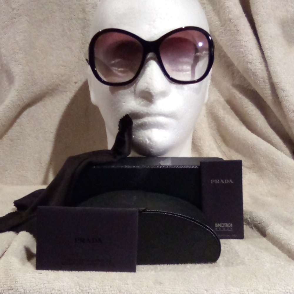 Prada Sunglasses, SPR20L, 7MV-4V1, 57*16/ 135.  2N. Complete.